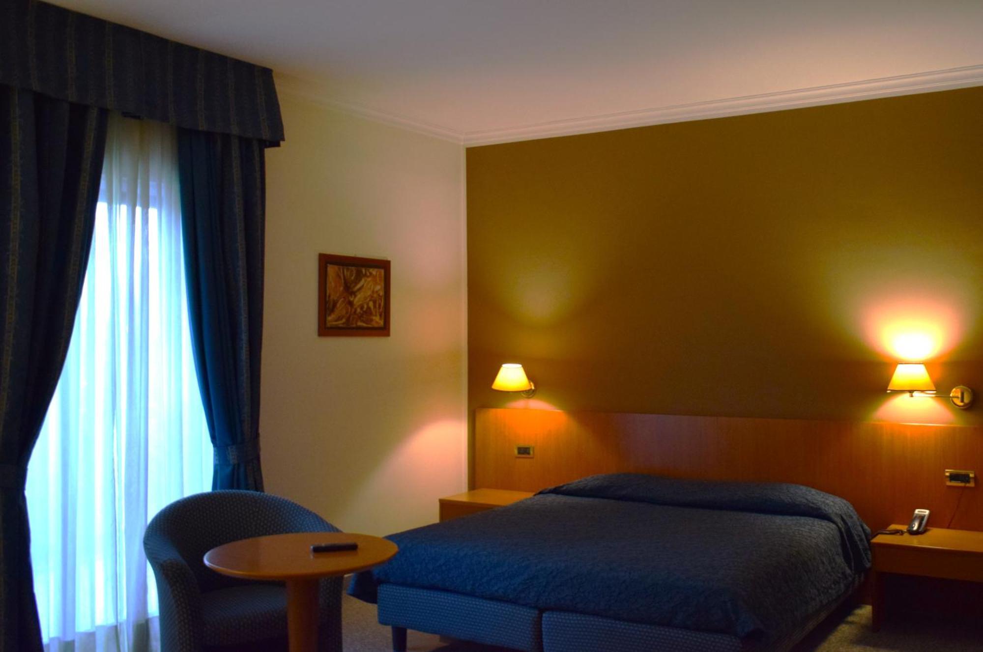 Hotel 90 Капурсо Экстерьер фото