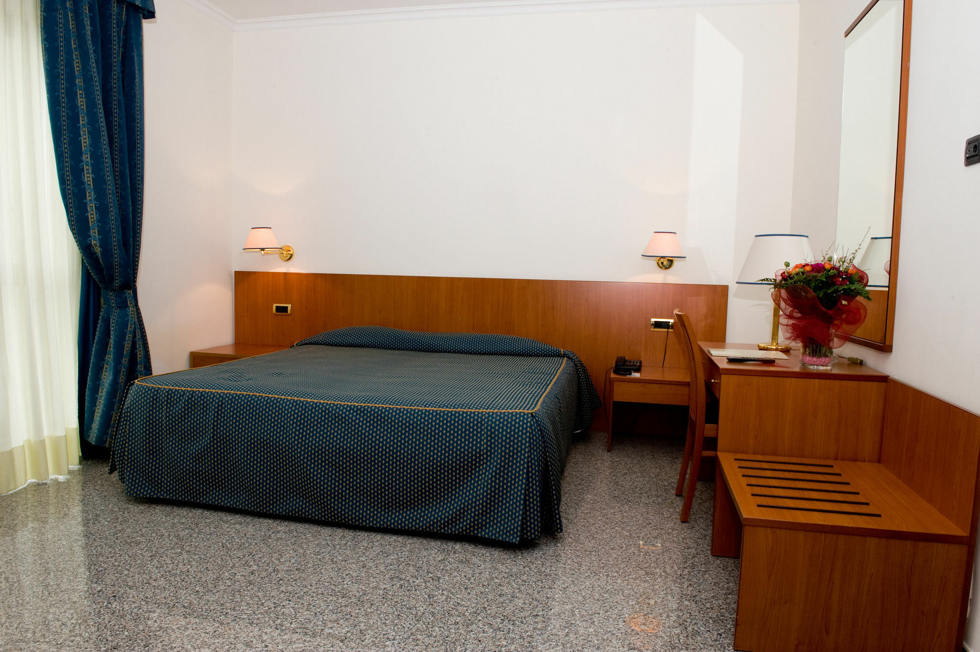 Hotel 90 Капурсо Экстерьер фото